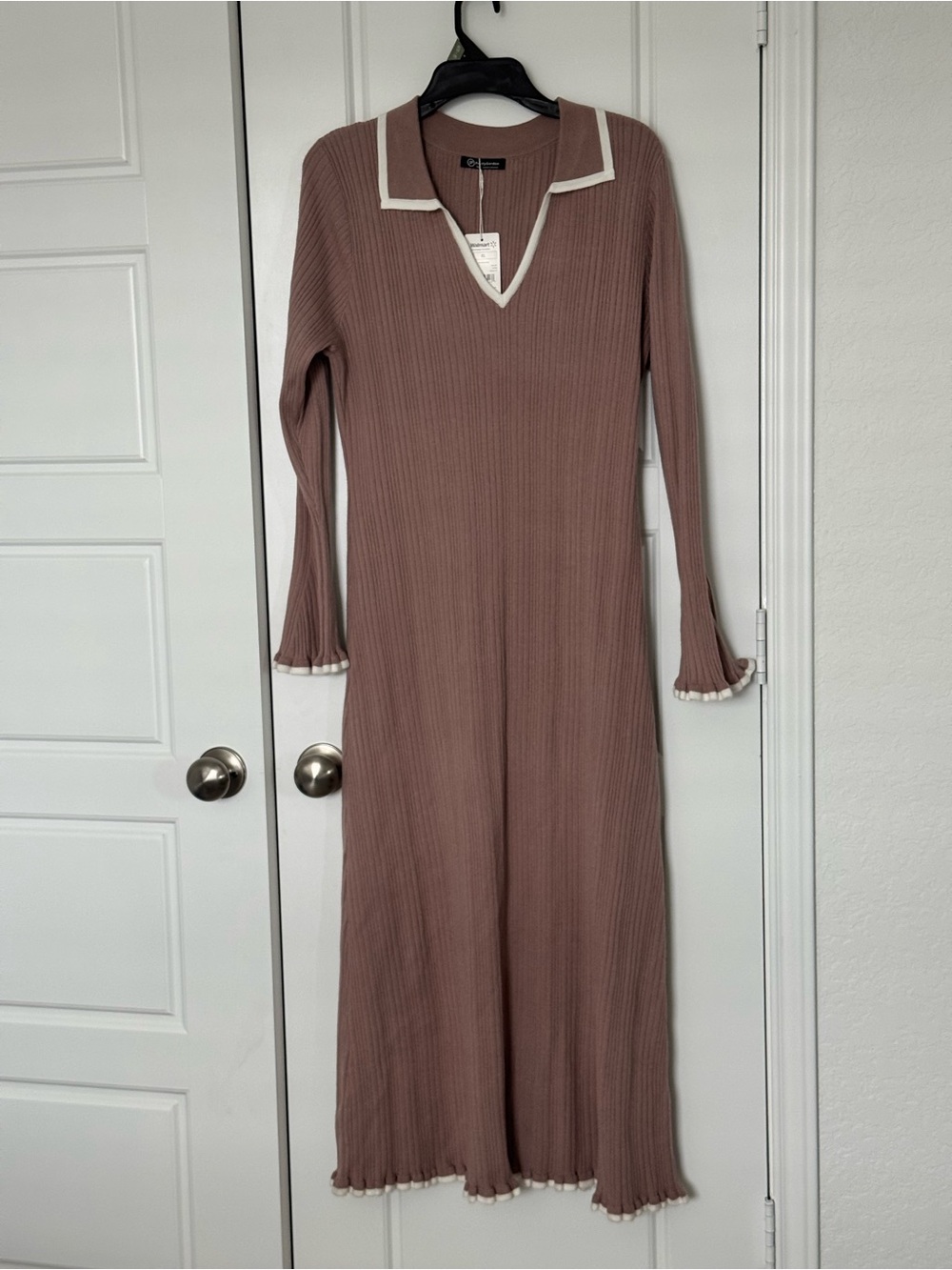 Pretty Garden Ribbed V-Neck Long Sleeve Dress in Dusty Mauve